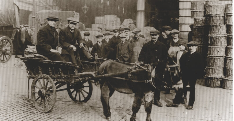 Mack stand in the Tin Market at Covent Garden 1874 - Men on a horse drawn cart